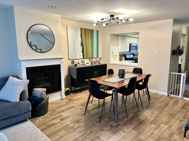 Building Photo - 537 N Adams St Unit 217