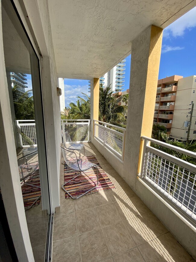 Photo - 471 NE 25th St Unit 403