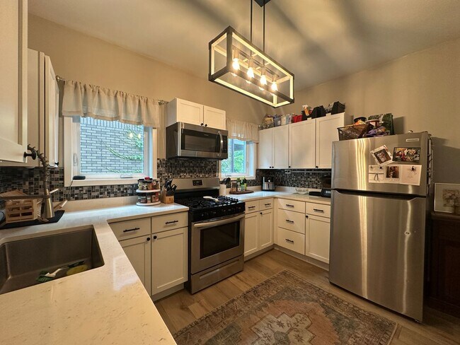 Photo - 2027 E Washington Ave Unit #1