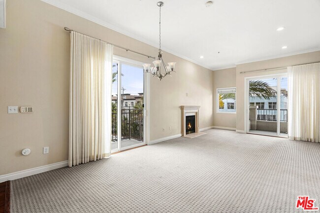 4060 Glencoe Ave Unit 301