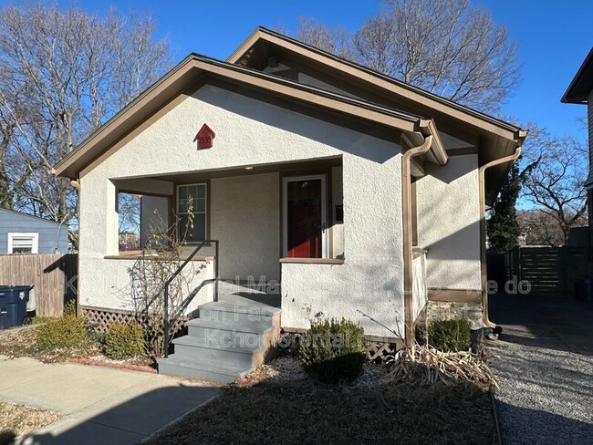 Photo - 2535 Charlotte St