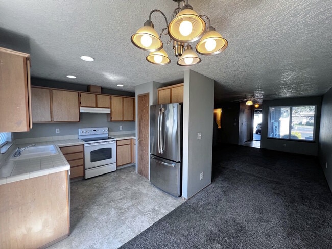 Building Photo - 4000 NE 109th Ave Rental