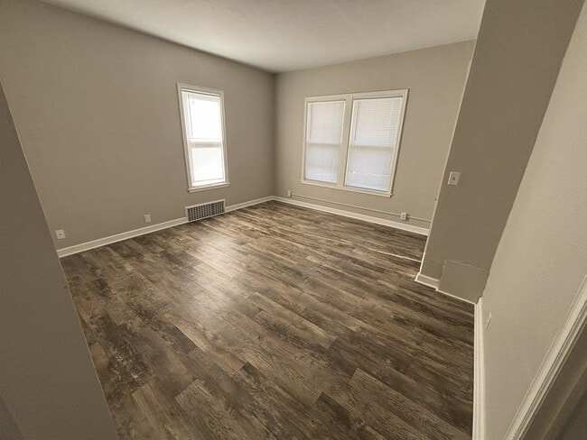 Photo - 472 Case Ave