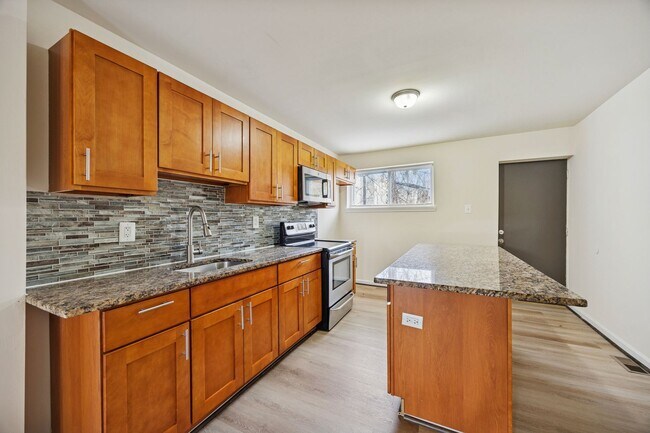 Photo - 5725 Race St