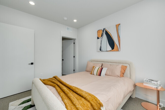 1BR, 1BA - 649SF - Primary Bedroom