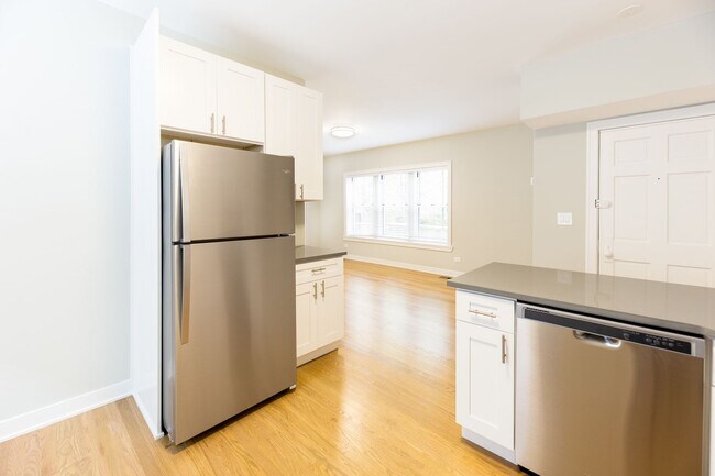 Photo - 3531 N Broadway St Apartamentos