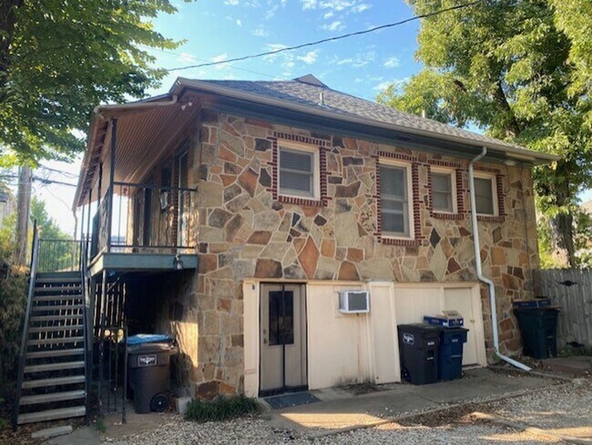 Building Photo - 3333 W 5th St Unit A