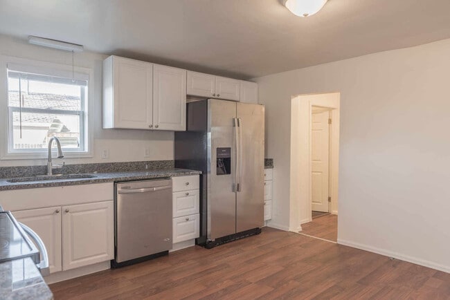 Photo - UPDATED 2 Bedrm  1Bath Home - Granite, Sta...