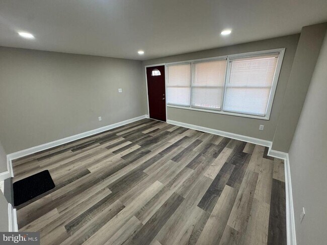 Photo - 8050 Lansdale Rd