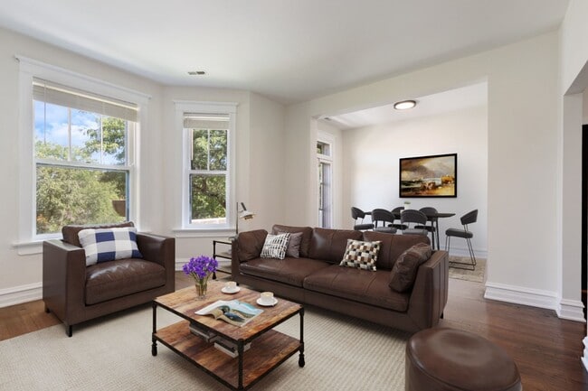 Photo - Renovated 3 bedroom in the heart of Logan Square - May 1st Unidad 1