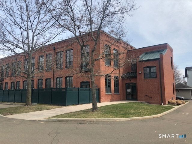 Building Photo - 1 Indian Neck Ave Unit apt 13