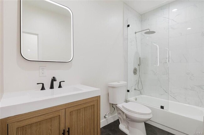 5732 Willowcrest Ave Unit 2