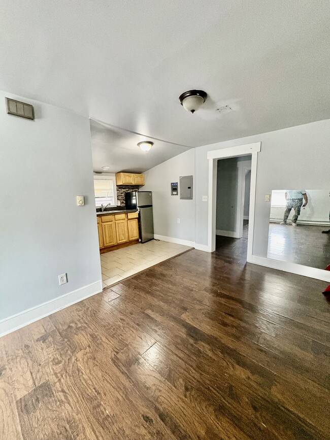 Photo - 197 Woodside Ave Unit 3