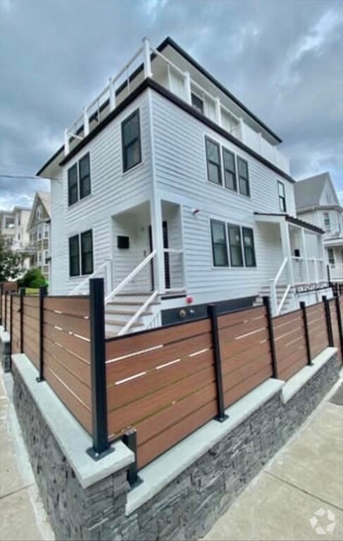 Building Photo - 35 Hunnewell Ave Unit 3 Rental