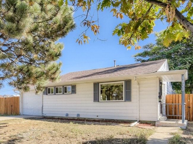 Building Photo - Evolve Real Estate: Recently RENOVATED 2 B... Rental