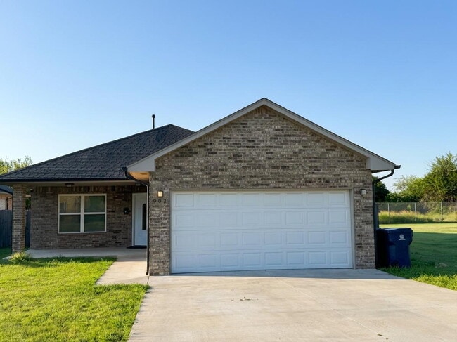 Building Photo - 3 Bed 2 Bath in NW OKC