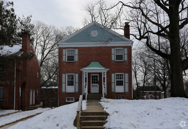 8401 Greenwood Ave