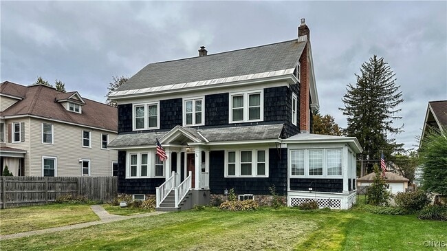 Building Photo - 106 Maple St