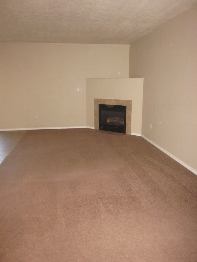 Photo - 3 Bedroom / 2.5 Bathroom Townhouse in SW Redmond's Reindeer Heights