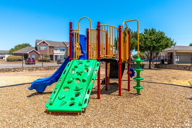 Área de juegos para niños en el complejo