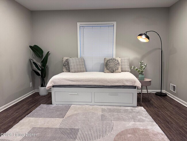 Photo - 305 Moser Rd