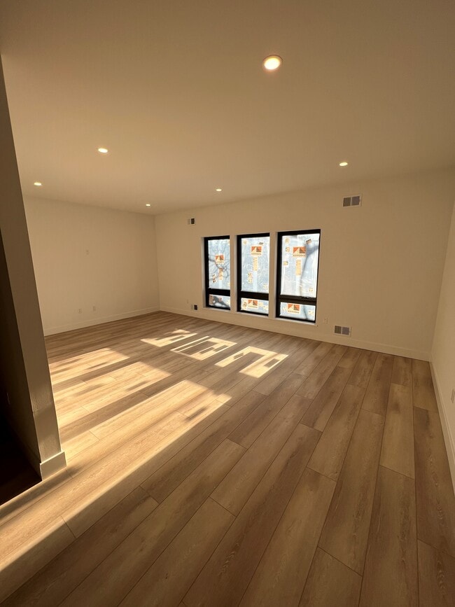 Photo - One Franklin