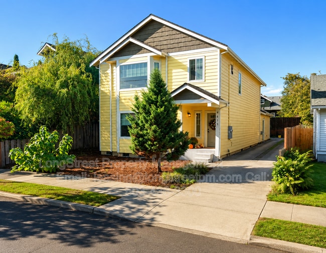 Building Photo - 4833 NE 18th Ave