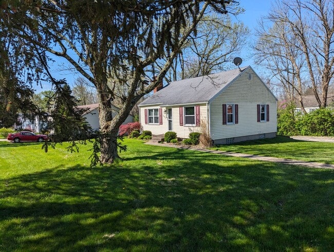 Photo - AVAILABLE NOW! - 2 Bedroom / 1 Bath Home in Great Beavercreek Neighborhood!