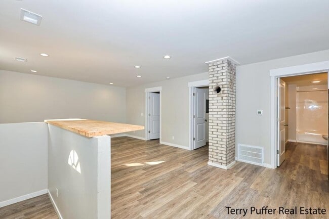 Photo - 995 E Forest Ave