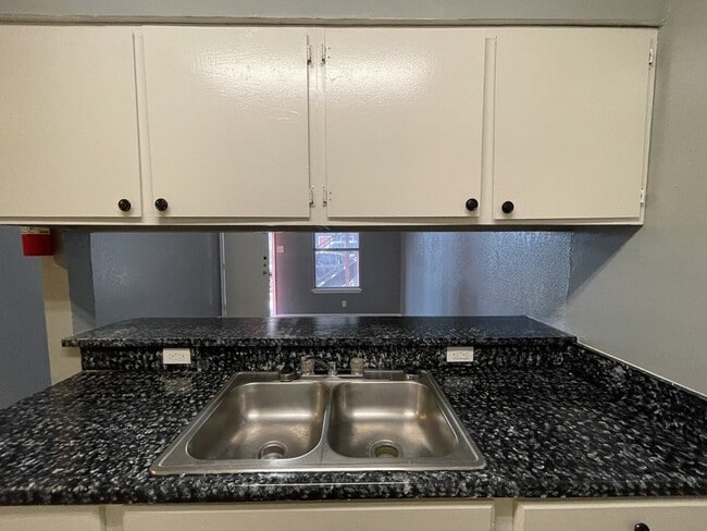 Photo - 515 Humble Ave