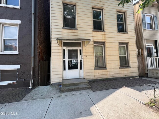 Building Photo - 334 4th St Unit 2