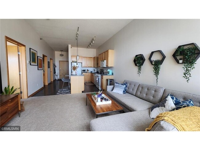 Photo - 2650 University Ave W Unidad 323