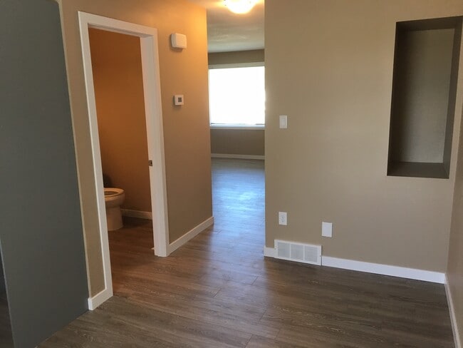 Photo - 907 Ave. O S