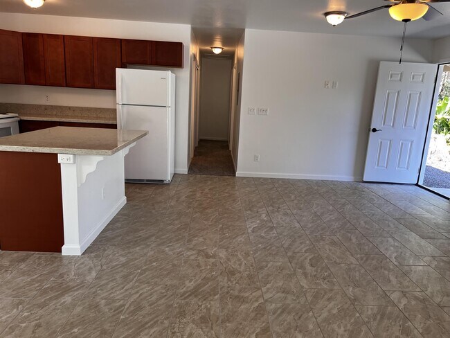 Photo - 15-2805 Mano St