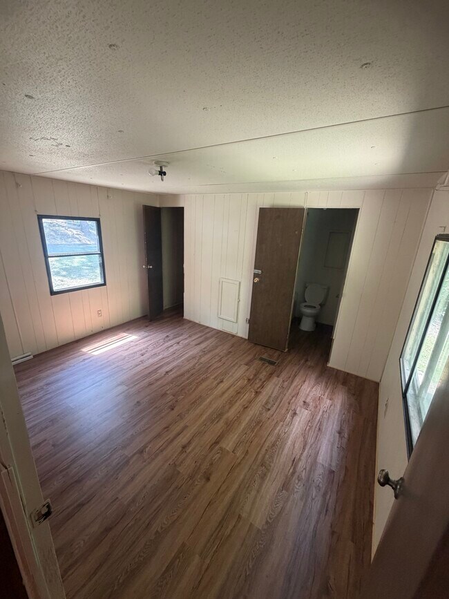 1335 Village Rd