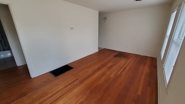 Photo - 3 Bedroom in Southlawn with Garage