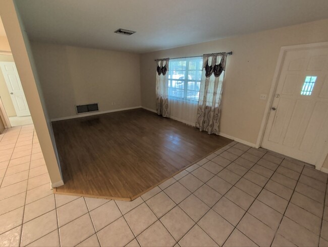 Photo - 3260 S Michigan Blvd