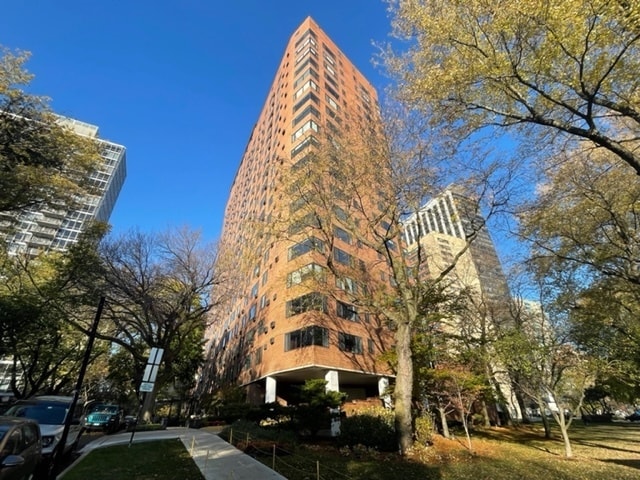 Building Photo - 3100 N Lake Shore Dr Unit 1103
