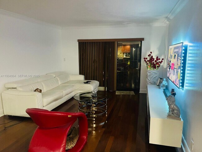 Photo - 8290 Lake Dr Unidad 420