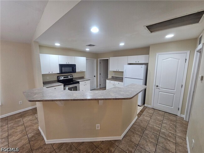 Photo - 744 Burns Ave S