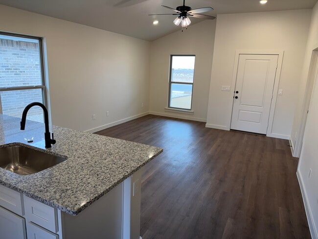 Photo - 1305 N Chicago Ave