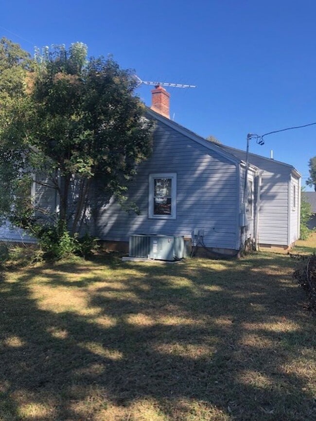 Photo - 206 Devon St