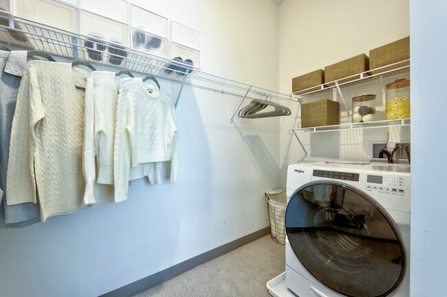 Chateau - Closet - Chagrin Riverwalk Phase III