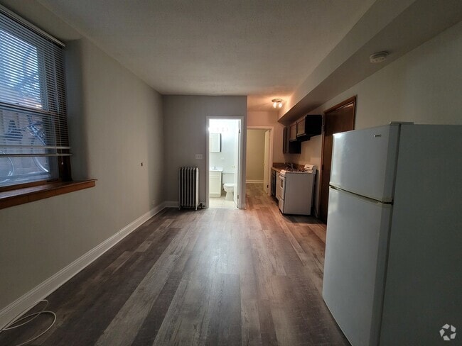 Building Photo - 3524 N Marshfield Ave Rental