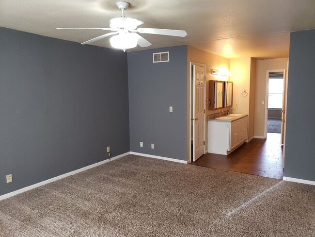 Photo - 2002 Middletown Dr Unit C