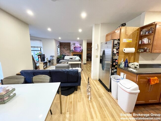 Photo - 96 Gainsborough St Unidad 103W