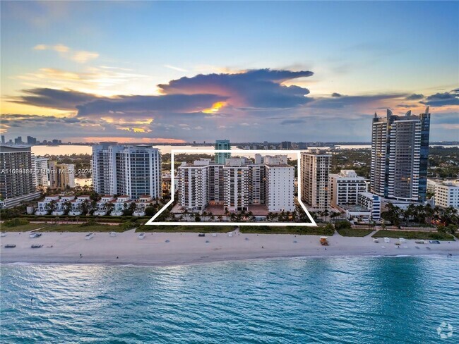 Building Photo - 6039 Collins Ave Unit 6039 Collins Ave  PH-25 (A11699384) Rental