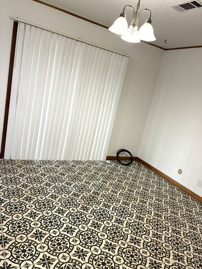 Photo - 1619 Ave G