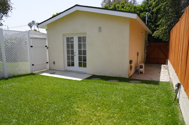 Building Photo - 3227 Castle Heights Ave Unit ADU