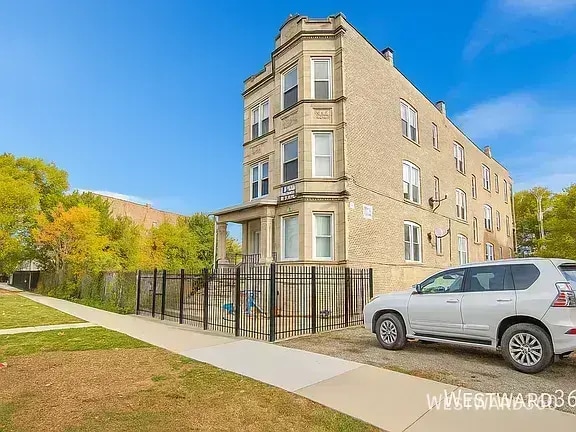 1141 S Francisco Ave Unit 1R